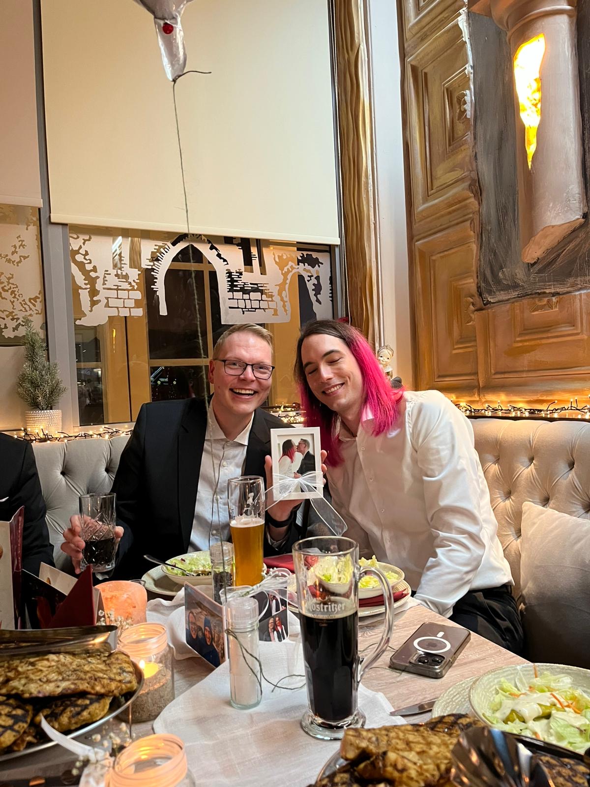 Holger und Micha im Restaurant